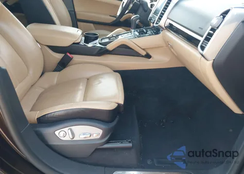 2018 Porsche Cayenne Platinum Edition z USA, uszkodzony, nr VIN WP1AA2A28JKA00958